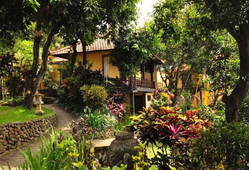 בית מלון כפרי Puri Mangga Sea View Resort & Spa