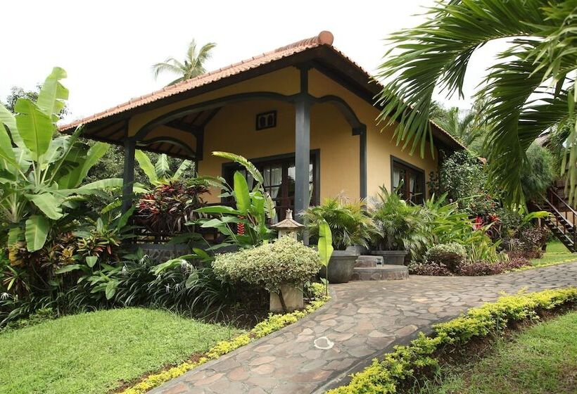 בית מלון כפרי Puri Mangga Sea View Resort & Spa