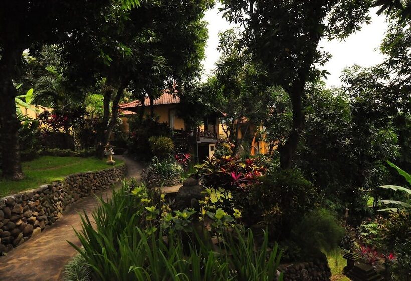 בית מלון כפרי Puri Mangga Sea View Resort & Spa