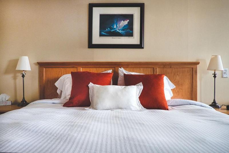 فندق Smugglers Cove Inn