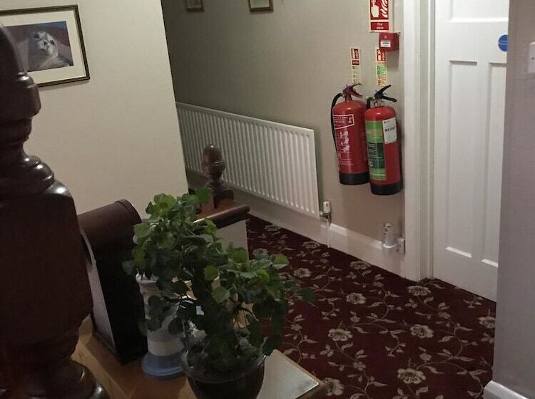 فندق The Lyndsay Guest House