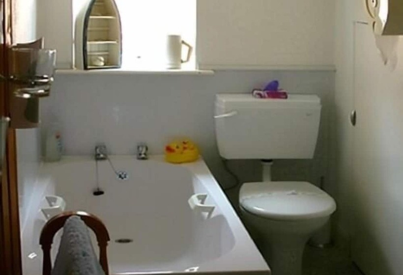 فندق The Lyndsay Guest House