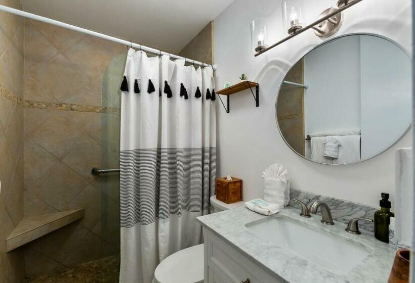 Отель The Pikake B5