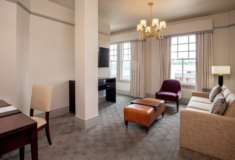 فندق The Virginian Lynchburg Curio Collection