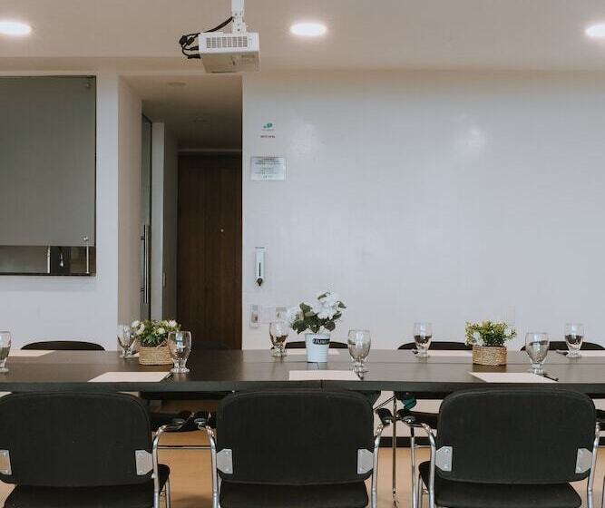 Отель Travelers Orange Suites