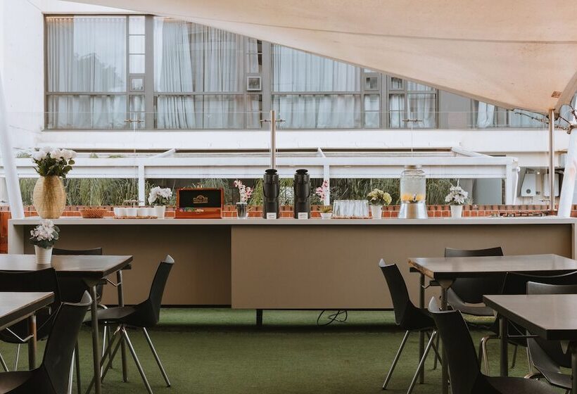 Отель Travelers Orange Suites