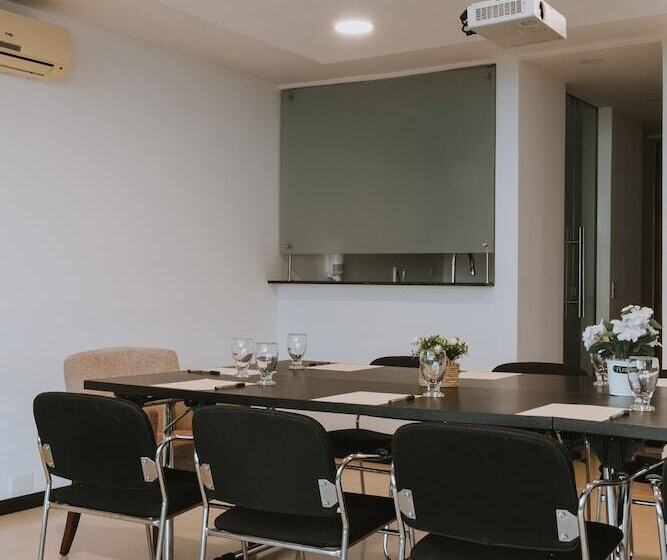 هتل Travelers Orange Suites