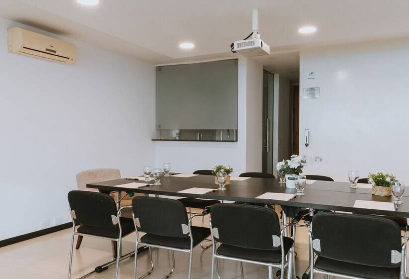 Отель Travelers Orange Suites