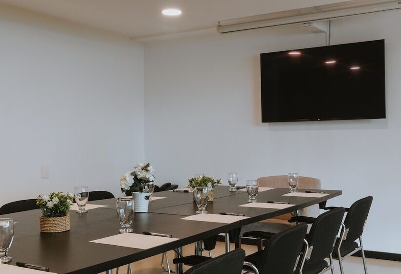 Отель Travelers Orange Suites