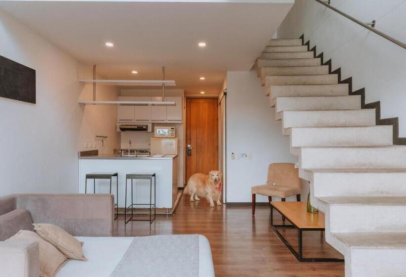 هتل Travelers Orange Suites