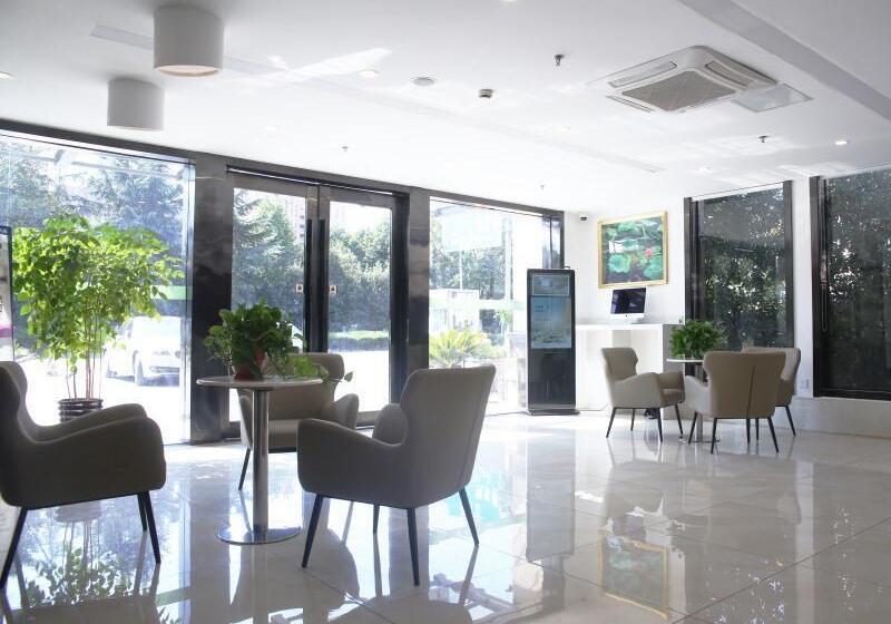 호텔 Vatica Shanghai International Tourism Resort Luoshan Road Subway Station