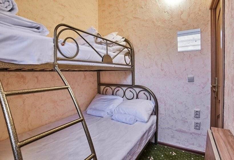 בית מלון כפרי Winterfell On Taganskaya Square