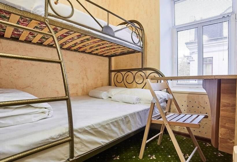 בית מלון כפרי Winterfell On Taganskaya Square