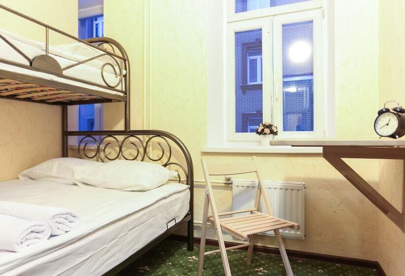 בית מלון כפרי Winterfell On Taganskaya Square