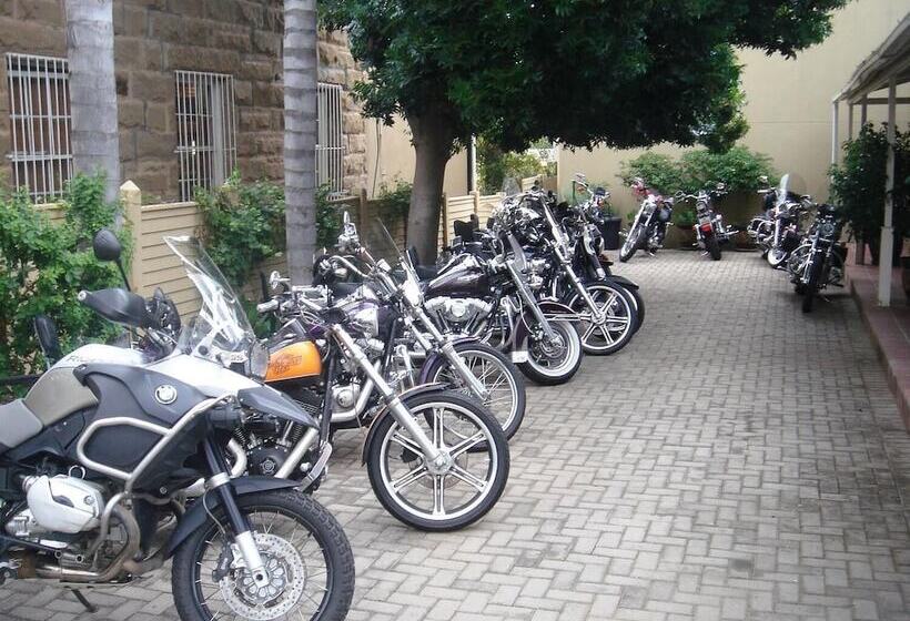 هتل Yamkela Guest House