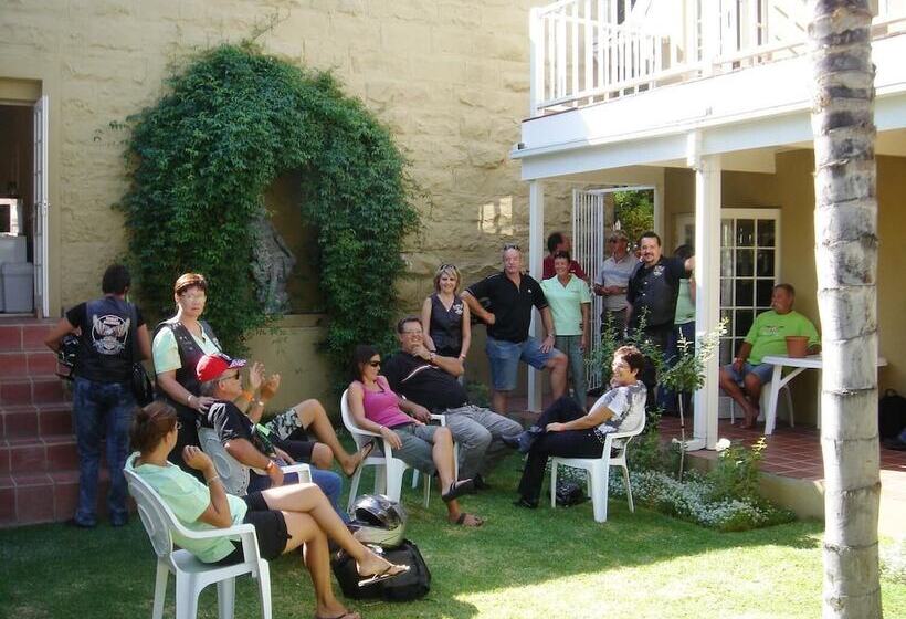 هتل Yamkela Guest House