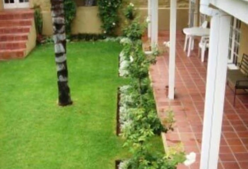 هتل Yamkela Guest House