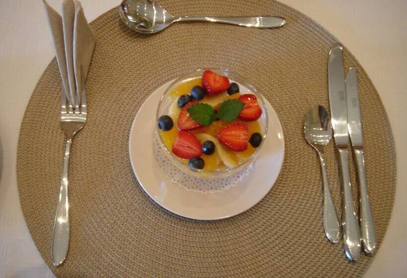 هتل Yamkela Guest House