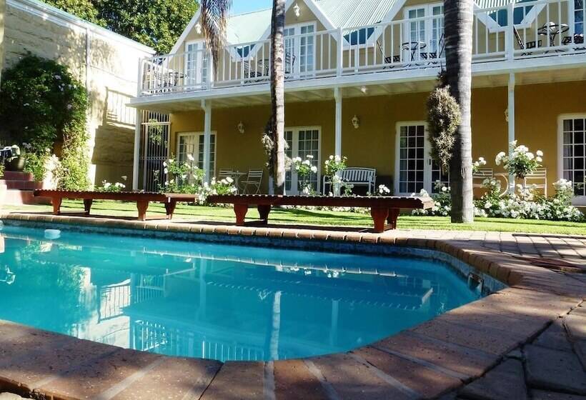 هتل Yamkela Guest House