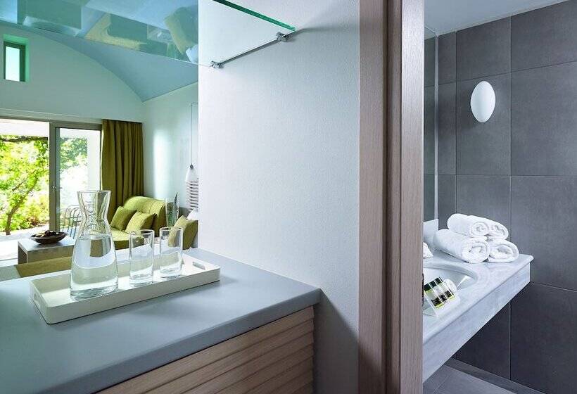 Kakkos Bay Hotel And Bungalows