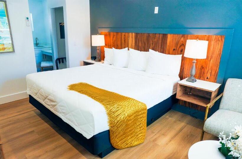 فندق Ivory Sands Beach Suites