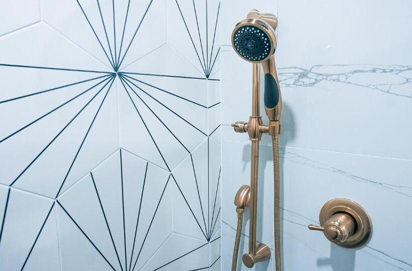 فندق Ivory Sands Beach Suites