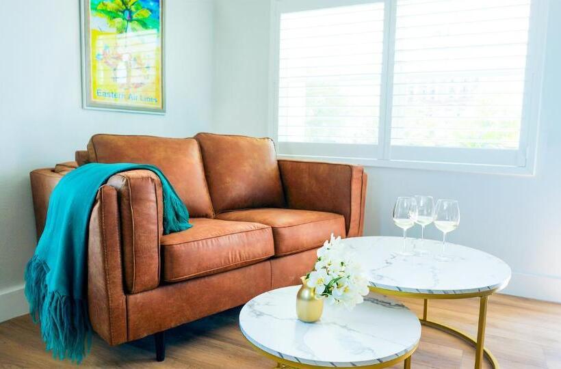 فندق Ivory Sands Beach Suites