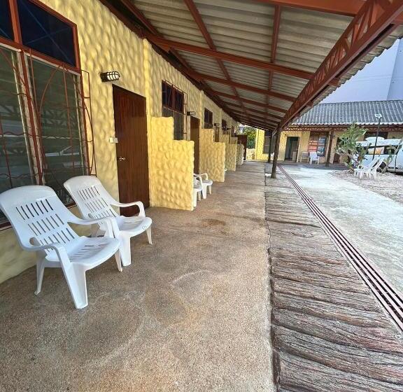 فندق Adam Bungalows