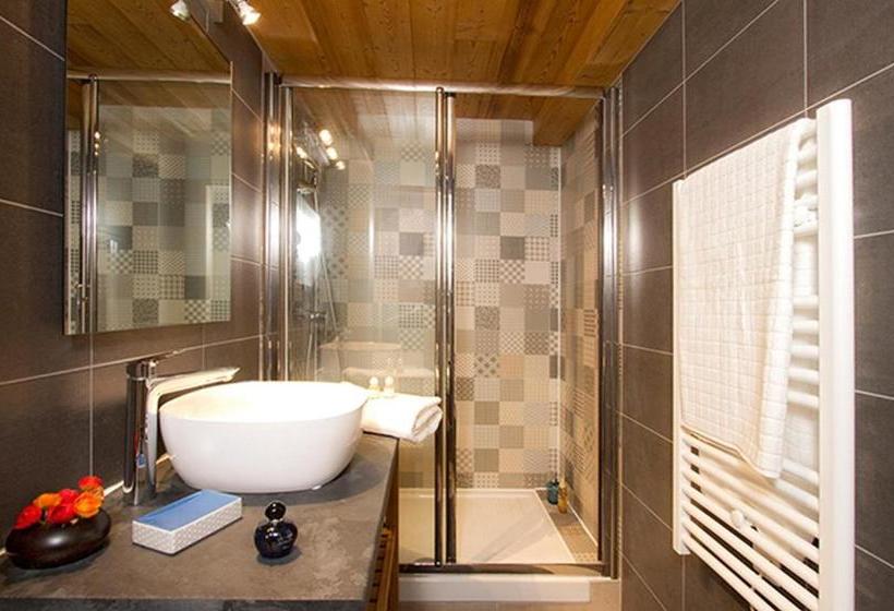 Отель Chalets Les Jonquilles