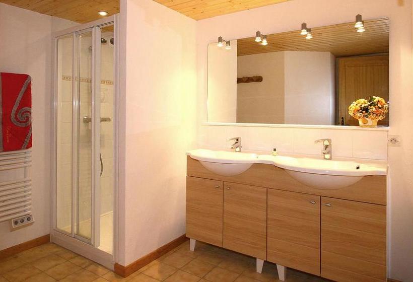 Отель Chalets Les Jonquilles