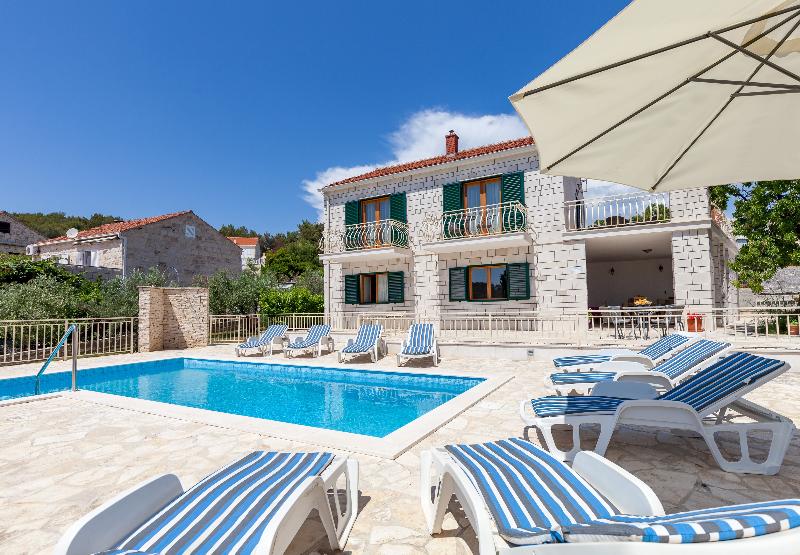 فندق Family Villa Vjeka With Private Pool And Large Garden