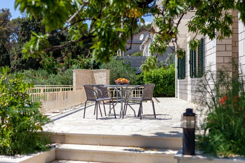 فندق Family Villa Vjeka With Private Pool And Large Garden