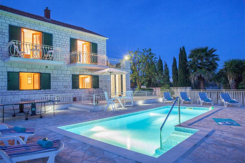 Szálloda Family Villa Vjeka With Private Pool And Large Garden