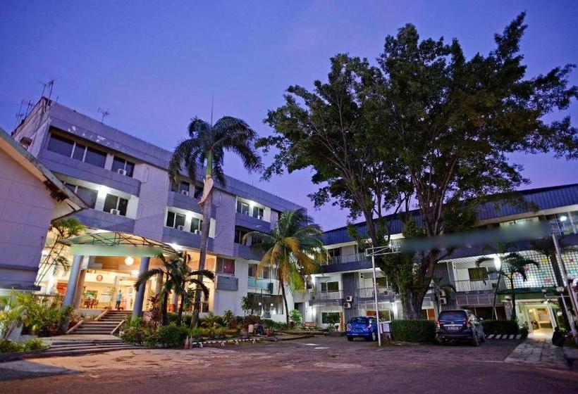 Отель Zen Rooms Basic Kebayoran