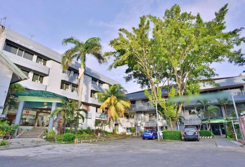 Отель Zen Rooms Basic Kebayoran