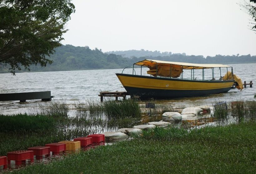 هتل Lakeside Adventure Park