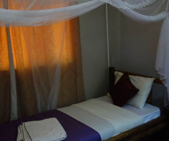 هتل Lakeside Adventure Park