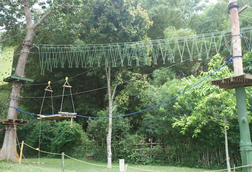 هتل Lakeside Adventure Park