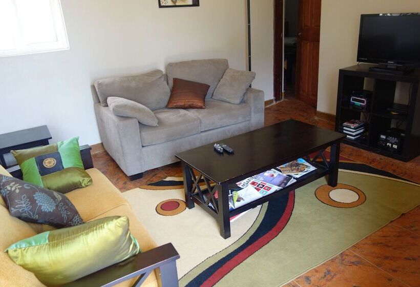 هتل Lakeside Adventure Park