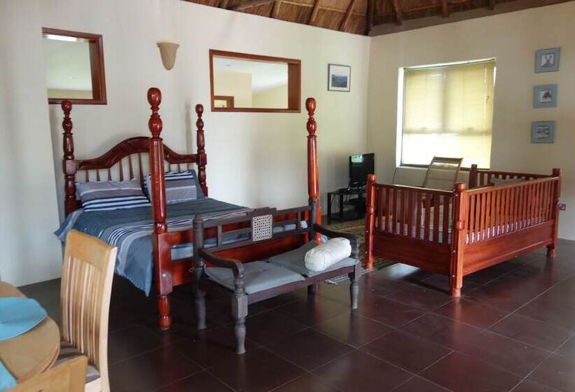 هتل Lakeside Adventure Park