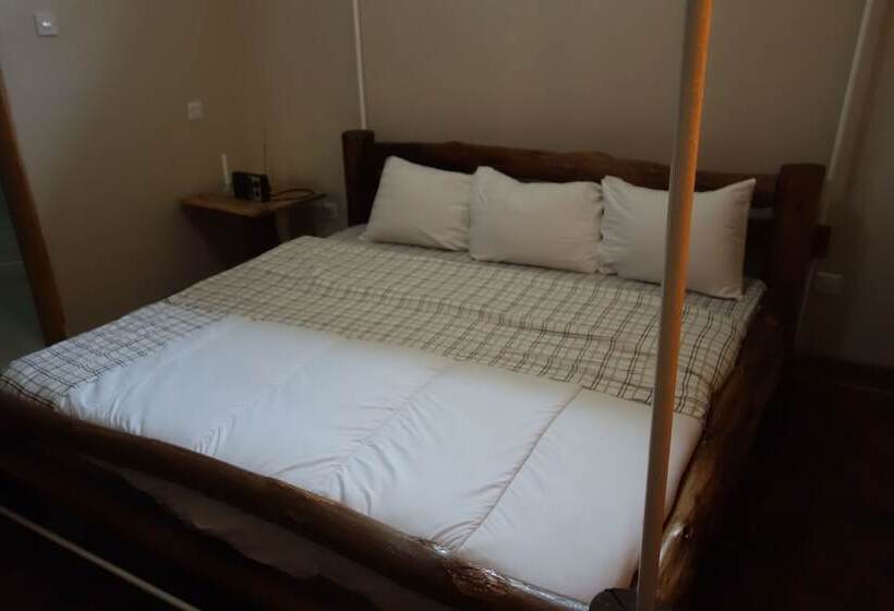 هتل Lakeside Adventure Park