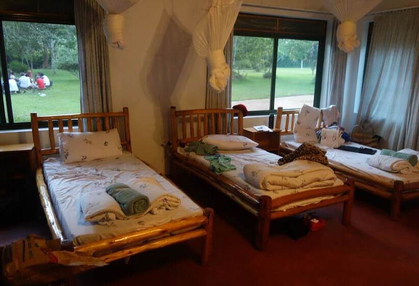 هتل Lakeside Adventure Park