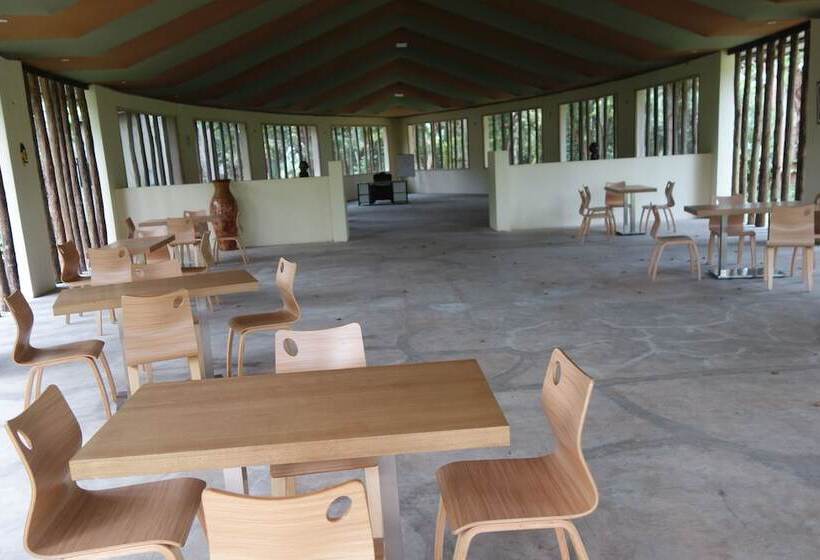 هتل Lakeside Adventure Park