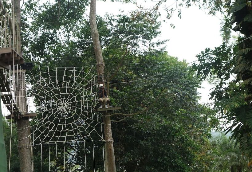 هتل Lakeside Adventure Park