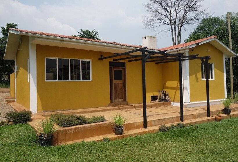 هتل Lakeside Adventure Park