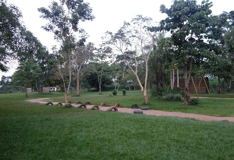 هتل Lakeside Adventure Park