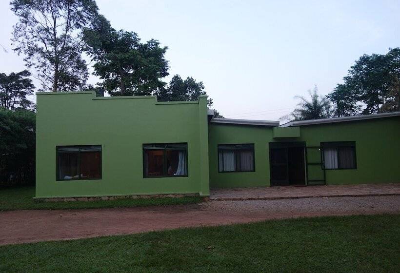 هتل Lakeside Adventure Park