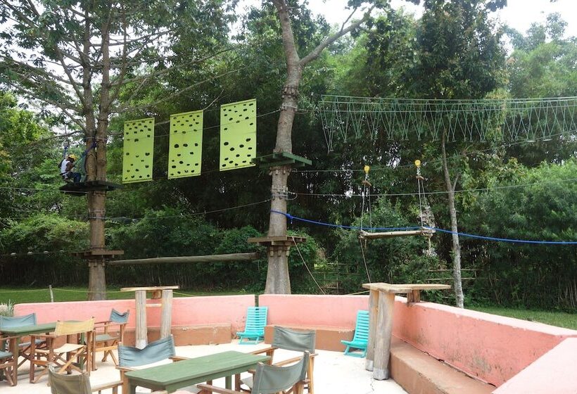 هتل Lakeside Adventure Park