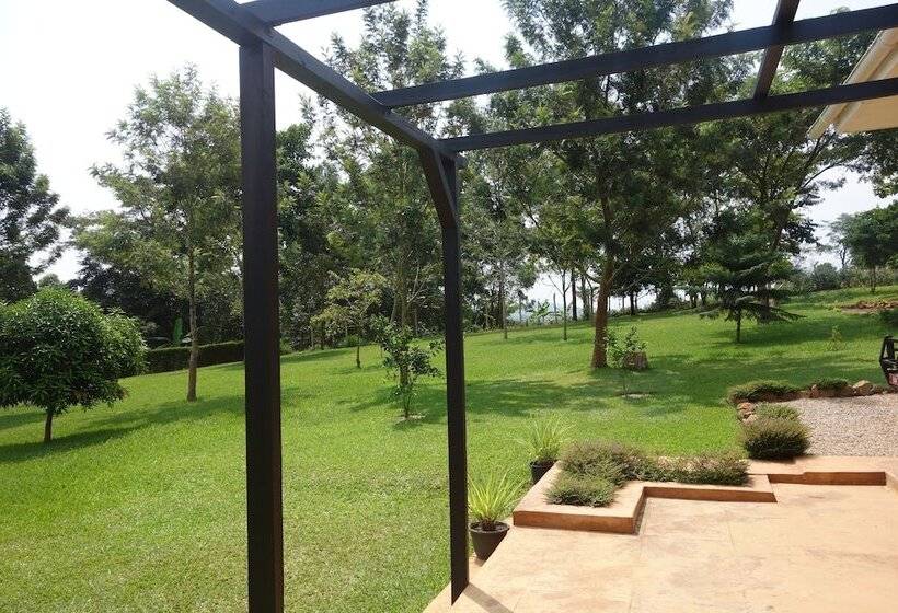 هتل Lakeside Adventure Park