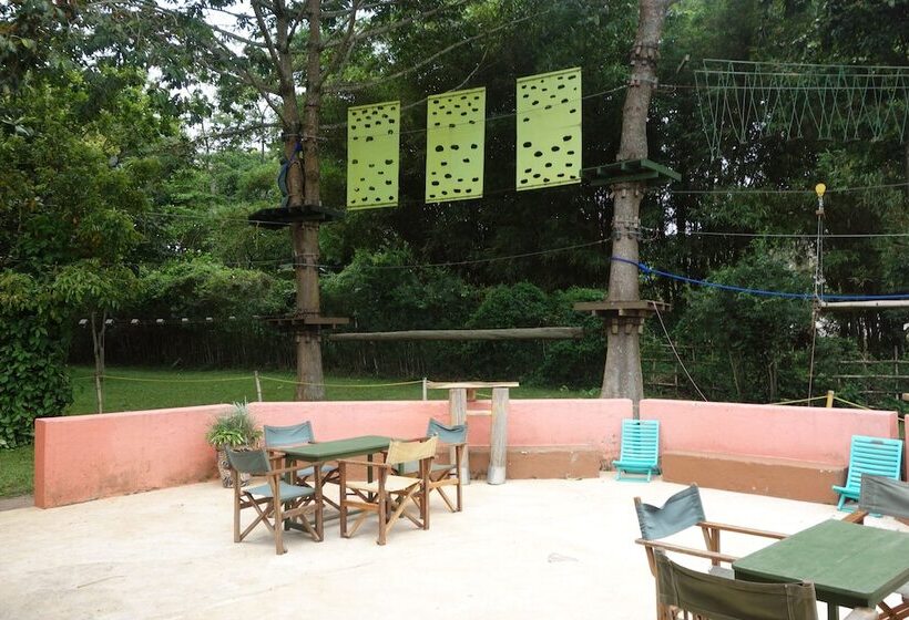 هتل Lakeside Adventure Park